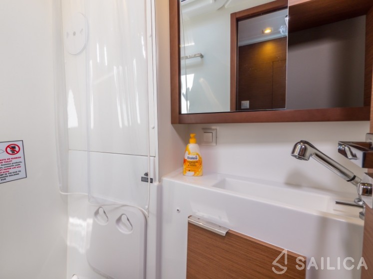 Lagoon 40 - Yacht Charter Sailica