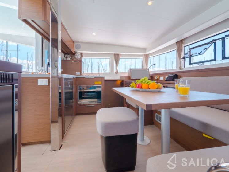 Lagoon 40 - Yacht Charter Sailica