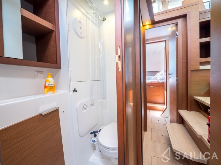 Lagoon 40 - Yacht Charter Sailica