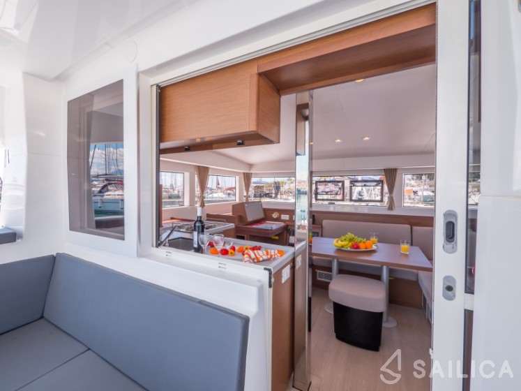 Lagoon 40 - Yacht Charter Sailica