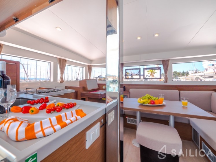 Lagoon 40 - Yacht Charter Sailica