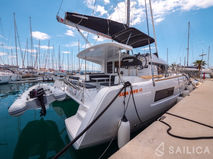 Lagoon 40 - Yacht Charter Sailica