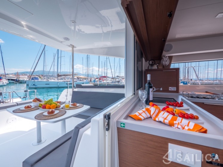 Lagoon 40 - Yacht Charter Sailica
