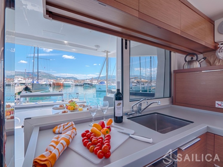 Lagoon 40 - Yacht Charter Sailica