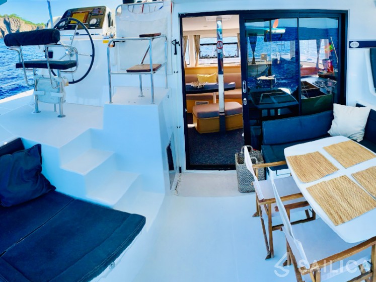 Lagoon 42 - Yacht Charter Sailica