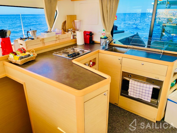 Lagoon 42 - Yacht Charter Sailica
