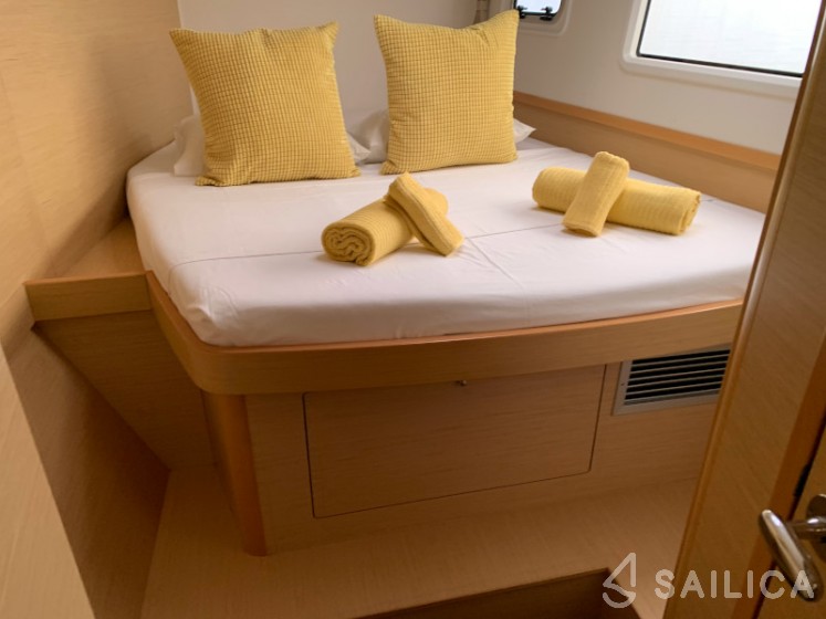 Lagoon 42 - Yacht Charter Sailica