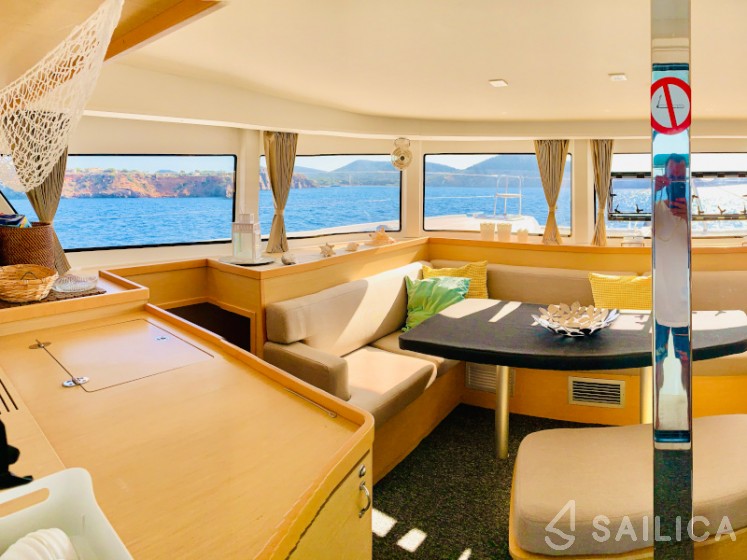 Lagoon 42 - Yacht Charter Sailica