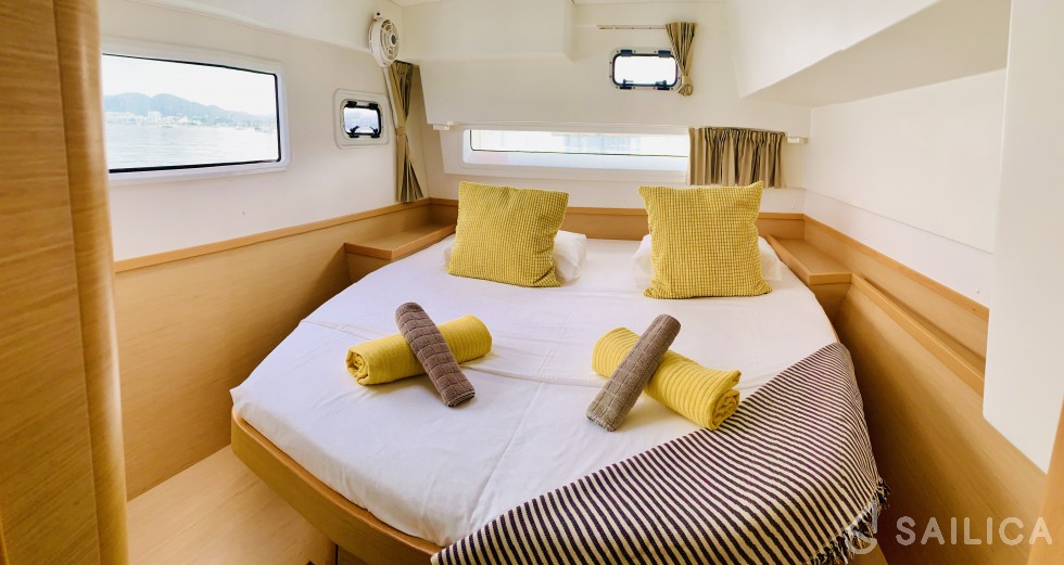 Lagoon 42 - Yacht Charter Sailica