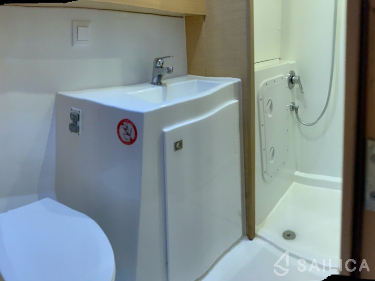 Lagoon 42 - Yacht Charter Sailica