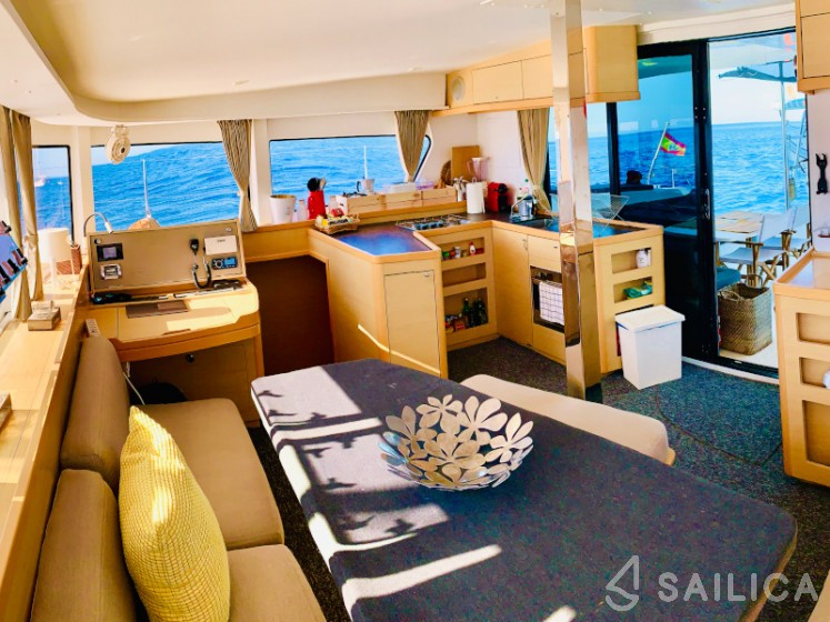 Lagoon 42 - Yacht Charter Sailica