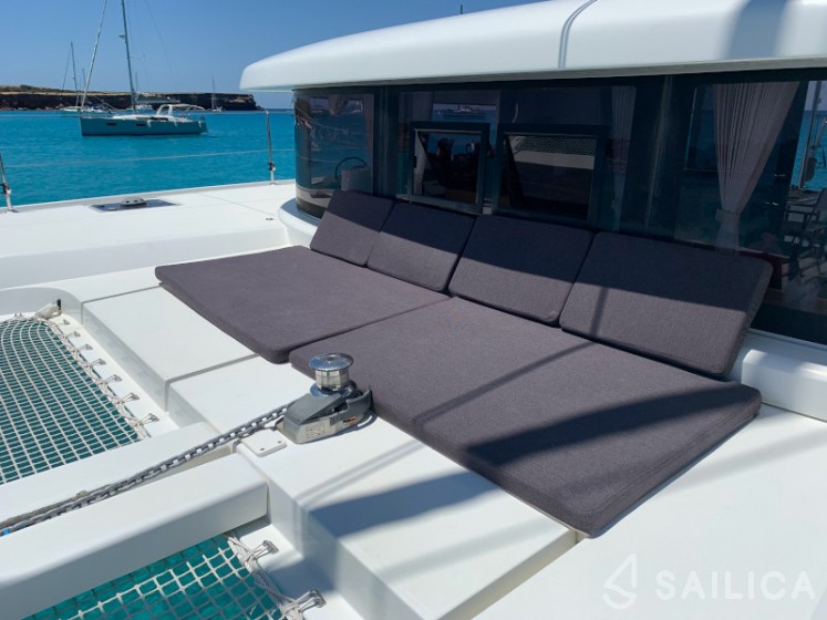 Lagoon 42 - Yacht Charter Sailica