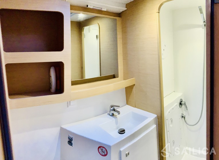 Lagoon 42 - Yacht Charter Sailica