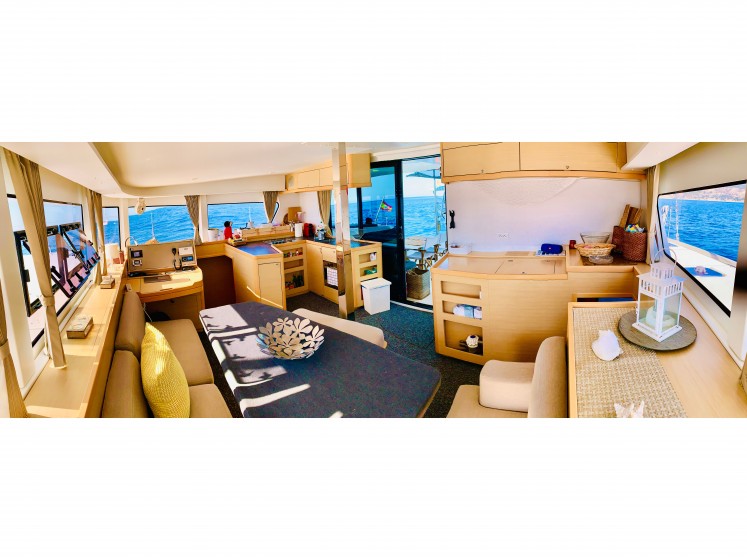 Lagoon 42 - Yacht Charter Sailica