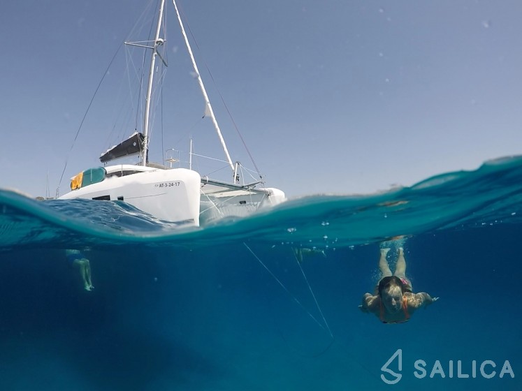 Lagoon 42 - Yacht Charter Sailica