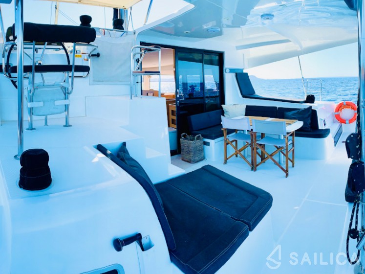 Lagoon 42 - Yacht Charter Sailica