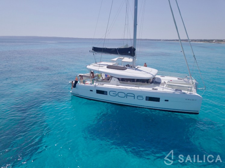 Lagoon 42 - Yacht Charter Sailica