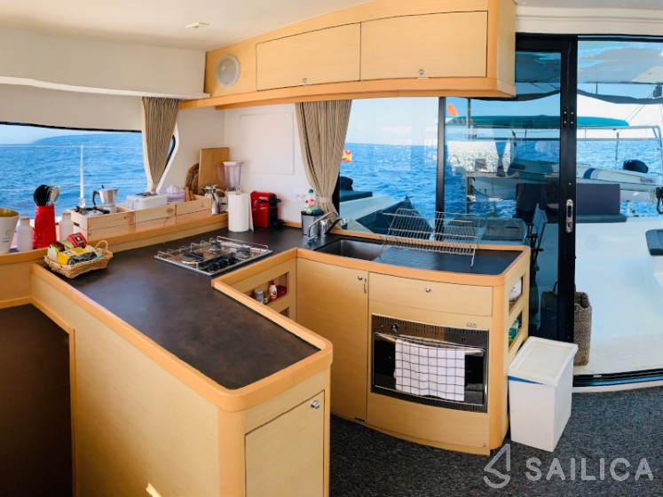 Lagoon 42 - Yacht Charter Sailica