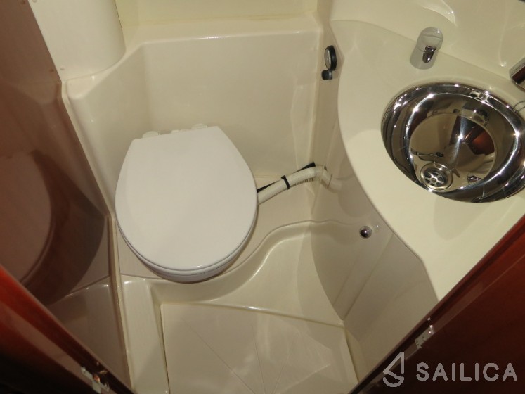 Prestige 34 - Yacht Charter Sailica
