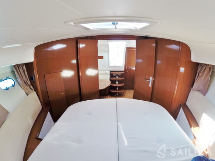 Prestige 34 - Yacht Charter Sailica