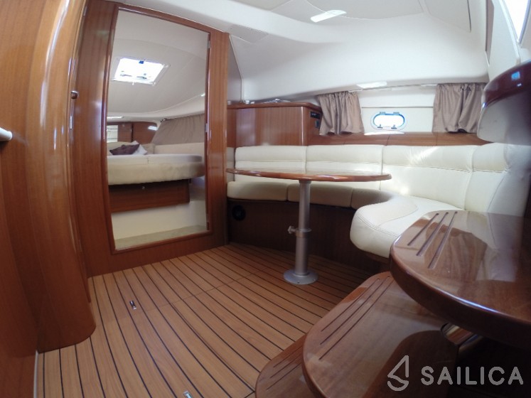 Prestige 34 - Yacht Charter Sailica