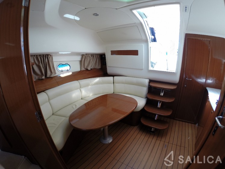 Prestige 34 - Yacht Charter Sailica