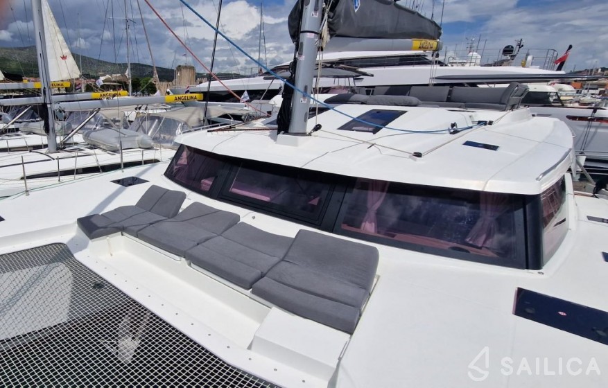 Elba 45 - Yacht Charter Sailica