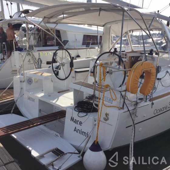 Oceanis 35 - Yacht Charter Sailica