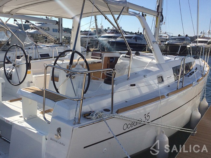 Oceanis 35 - Yacht Charter Sailica