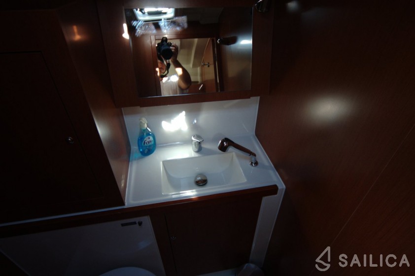 Oceanis 41.1 - Yacht Charter Sailica