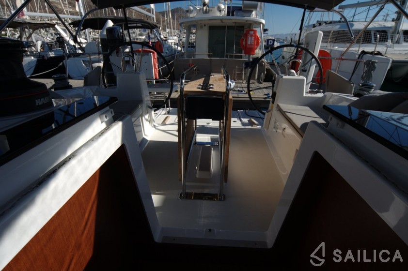 Oceanis 41.1 - Yacht Charter Sailica
