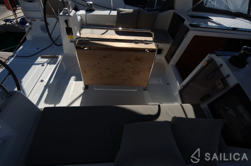 Oceanis 41.1 - Yacht Charter Sailica