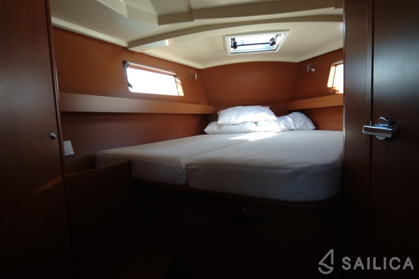 Oceanis 41.1 - Yacht Charter Sailica
