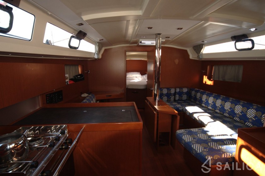 Oceanis 41.1 - Yacht Charter Sailica