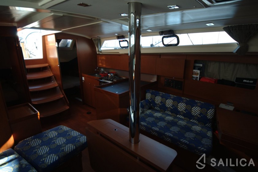 Oceanis 41.1 - Yacht Charter Sailica