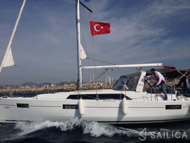 Oceanis 41.1 - Yacht Charter Sailica
