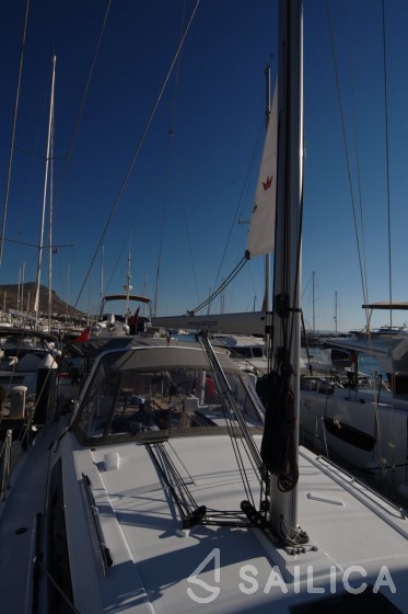 Oceanis 41.1 - Yacht Charter Sailica