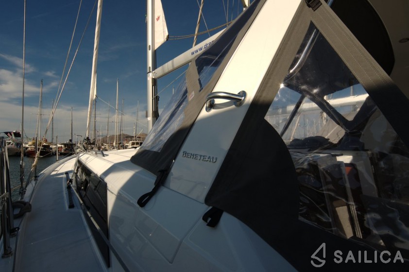 Oceanis 41.1 - Yacht Charter Sailica