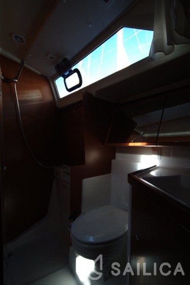 Oceanis 41.1 - Yacht Charter Sailica