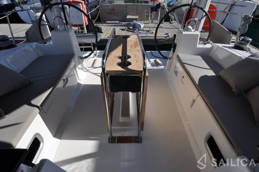 Oceanis 41.1 - Yacht Charter Sailica