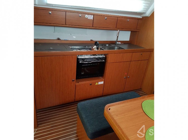 Bavaria Cruiser 41 - Yacht Charter Sailica