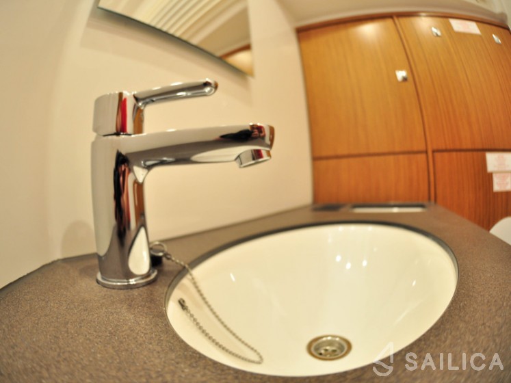 Bavaria C42 - Yacht Charter Sailica