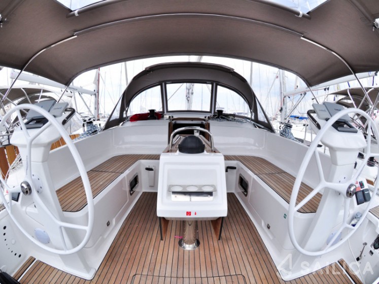Bavaria C42 - Yacht Charter Sailica