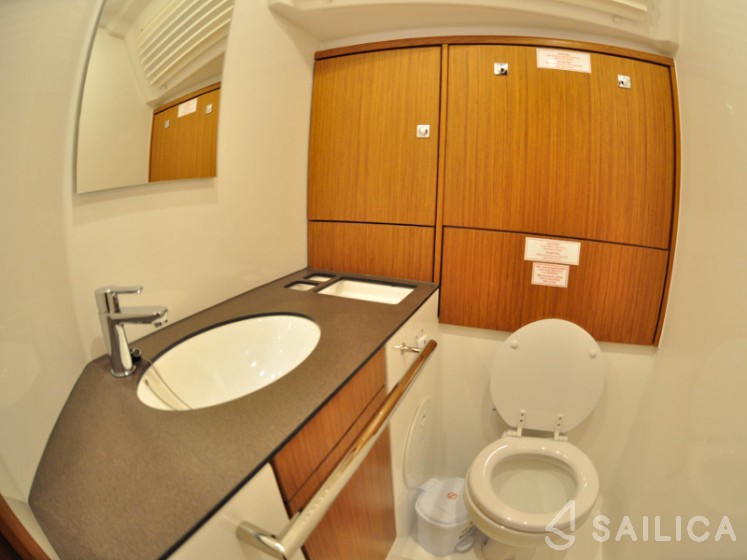 Bavaria C42 - Yacht Charter Sailica