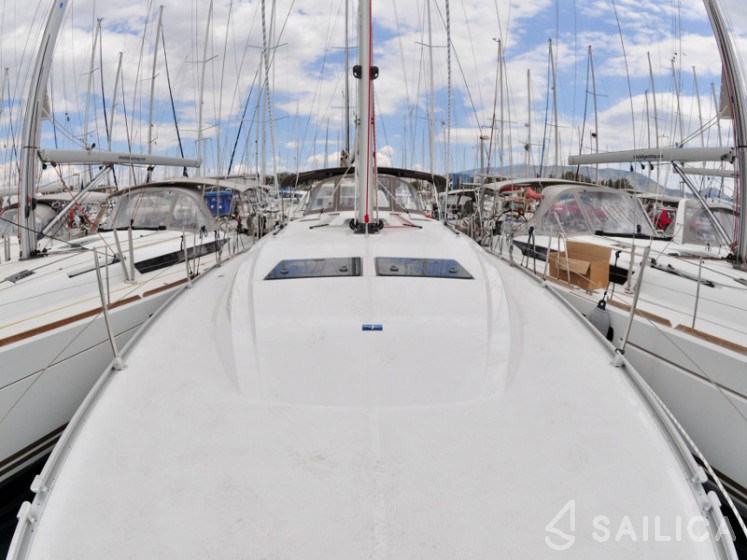 Bavaria C42 - Yacht Charter Sailica