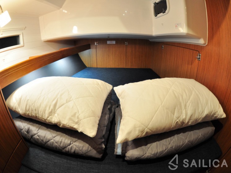 Bavaria C42 - Yacht Charter Sailica