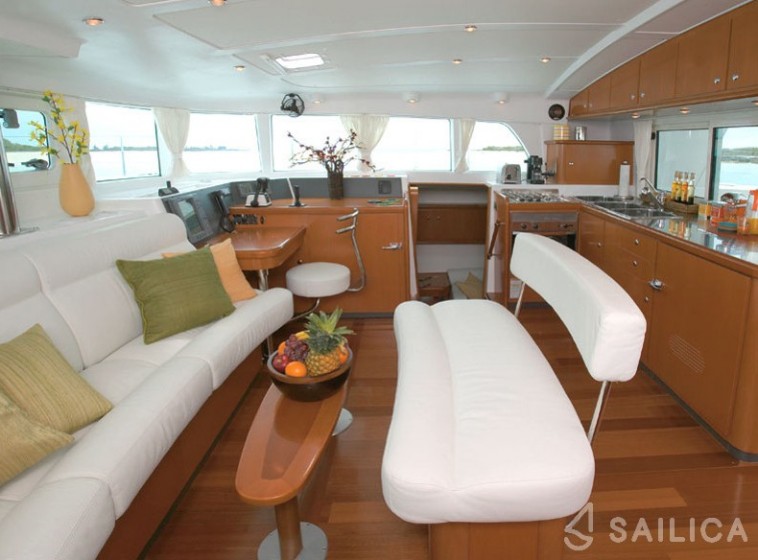 Lagoon 440 - Yacht Charter Sailica