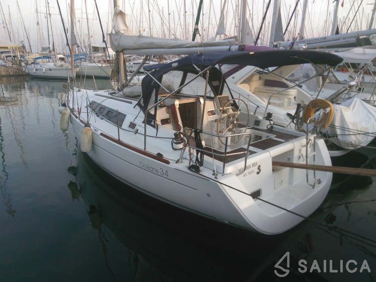 Oceanis 34 - Yacht Charter Sailica