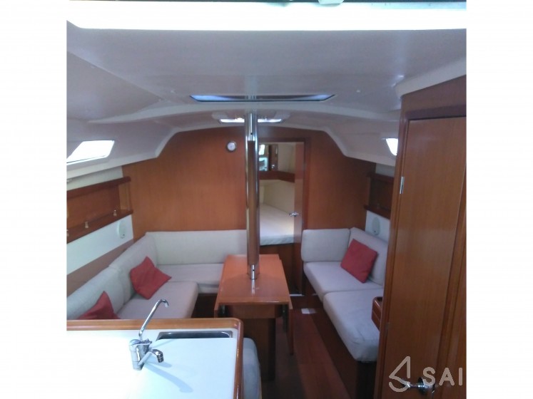 Oceanis 34 - Yacht Charter Sailica