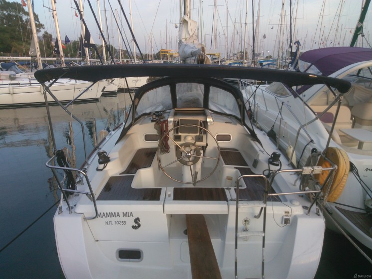 Oceanis 34 - Yacht Charter Sailica